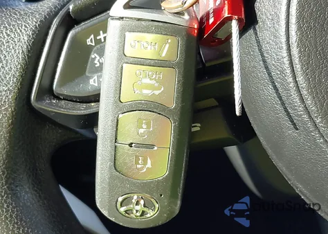 2019 Toyota Yaris Le z USA, uszkodzony, nr VIN 3MYDLBYV2KY522238